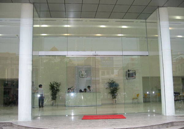 Thi công cửa kính tự động cho nhà hàng tại Hưng Yên
