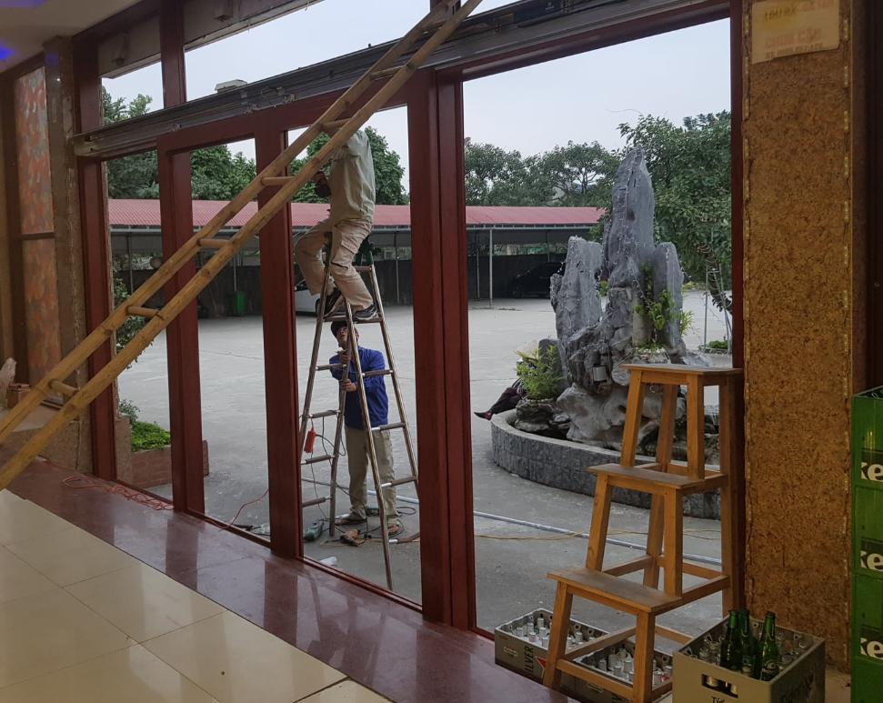 Có nên chọn cửa SM cho khách sạn cao cấp không