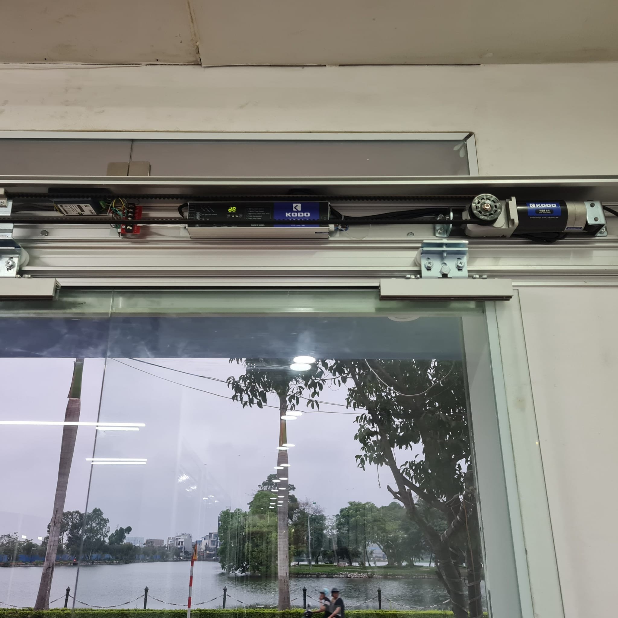 Khám phá tính năng vượt trội của cửa tự động