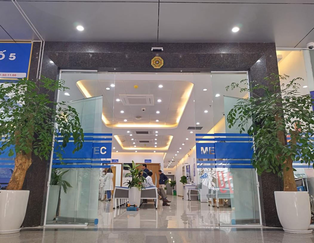 Mẫu cửa tự động đẹp, tiên ích cho trung tâm thương mại