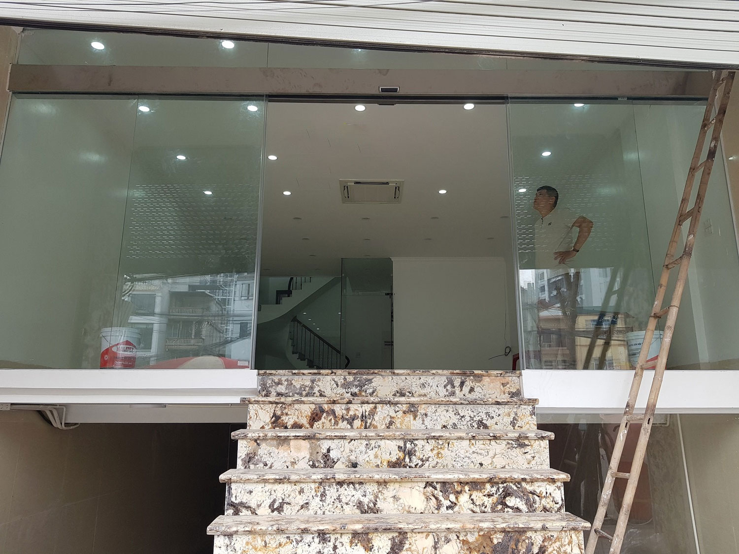 So sánh cửa tự động Nhật Bản và Hàn Quốc - Loại nào phù hợp cho công trình