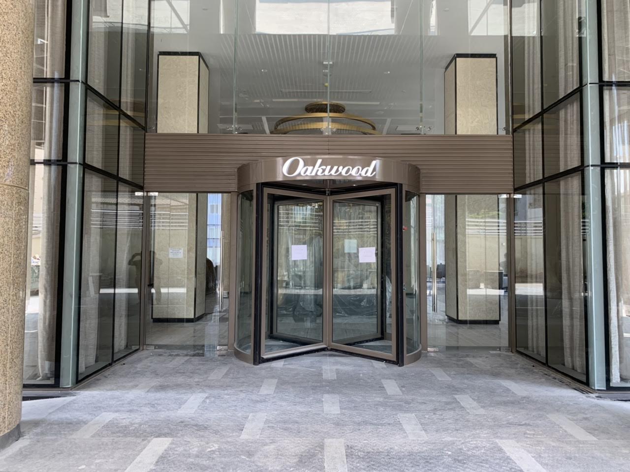 Các xu hướng thiết kế cửa xoay tự động nào đang thịnh hành trong các công trình hiện đại?